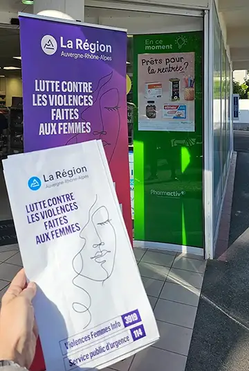 Une opération de sensibilisation contre les violences faîtes aux femmes est organisée par la Région Auvergne Rhône-Alpes en partenariat avec les pharmaciens.