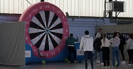 À l’occasion de ses 30 ans, le Comité Départemental du Sport Adapté de l’Isère (CDSA 38) a célébré ce samedi à Moirans trois décennies d’actions inclusives en faveur des personnes en situation de handicap. Un moment fort, empreint de reconnaissance et d’émotion, qui a mis en lumière l’engagement remarquable de ses équipes, bénévoles et professionnels, au service d’un sport accessible à toutes et tous.