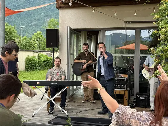 Un apéro guinguette et un bel élan de solidarité à L’Arche de Grenoble