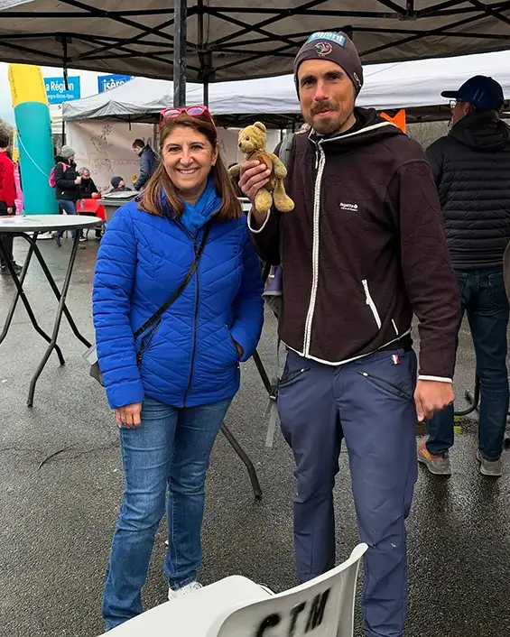 Ni la bruine, ni le froid n’auront eu raison de l’enthousiasme des participants de l’Asparun 2025 à Meylan ! Cette édition, organisée au profit de l’association FRIPPSI, a une nouvelle fois réuni coureurs, marcheurs, bénévoles et familles autour d’un moment sportif, solidaire et chaleureux. Soutenue par la Région Auvergne-Rhône-Alpes, cette belle initiative illustre parfaitement l’esprit de solidarité qui anime notre territoire.