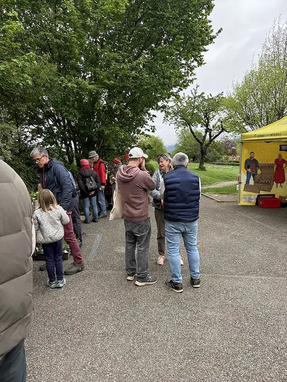 Ce dimanche matin, nous étions présents au Troc des plantes à Meylan, organisé par l’Union de quartier du Haut-Meylan.