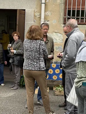 Ce dimanche matin, nous étions présents au Troc des plantes à Meylan, organisé par l’Union de quartier du Haut-Meylan.