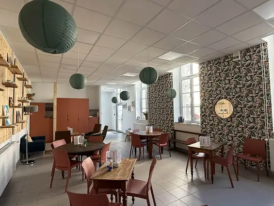 Le Café des sourires : quand la différence crée du lien : À Clermont-Ferrand, aux côtés de mon collègue Jean-Pierre Brenas, pour l’inauguration de l’Arche de Monanges, un lieu de vie pour personnes en situation de handicap, empli de sourires, de rires et de joie.