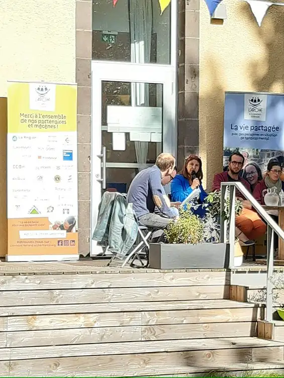 Le Café des sourires : quand la différence crée du lien : À Clermont-Ferrand, aux côtés de mon collègue Jean-Pierre Brenas, pour l’inauguration de l’Arche de Monanges, un lieu de vie pour personnes en situation de handicap, empli de sourires, de rires et de joie.