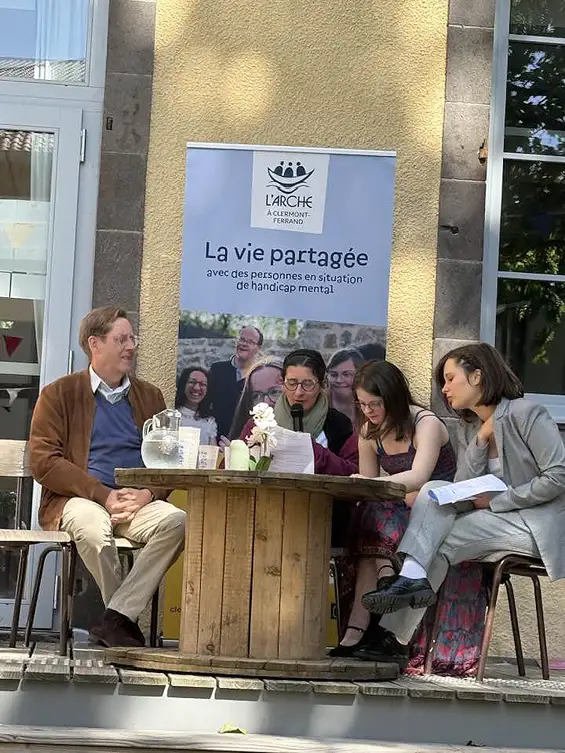 Le Café des sourires : quand la différence crée du lien : À Clermont-Ferrand, aux côtés de mon collègue Jean-Pierre Brenas, pour l’inauguration de l’Arche de Monanges, un lieu de vie pour personnes en situation de handicap, empli de sourires, de rires et de joie.