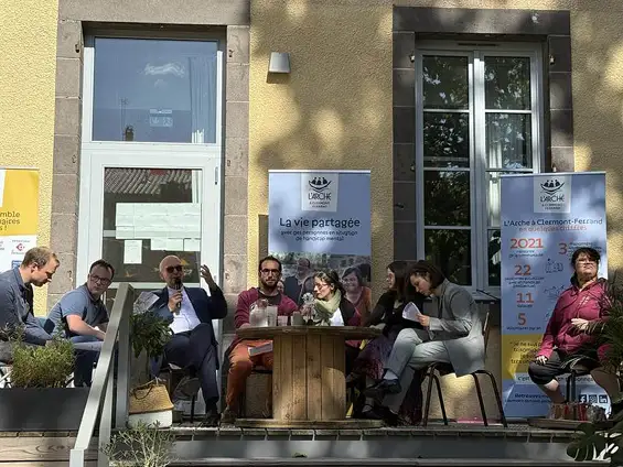 Le Café des sourires : quand la différence crée du lien : À Clermont-Ferrand, aux côtés de mon collègue Jean-Pierre Brenas, pour l’inauguration de l’Arche de Monanges, un lieu de vie pour personnes en situation de handicap, empli de sourires, de rires et de joie.