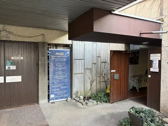 Je sais que les messes annoncées encore aujourd’hui devant l’entrée de l’Église se dérouleront dans les meilleures conditions grâce à la mobilisation et la bienveillance de tous.