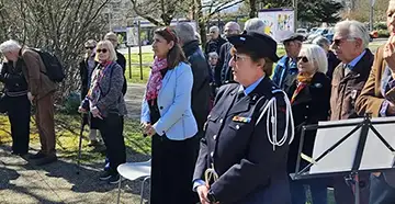 Moment de recueillement et de mémoire et de ll’importance du devoir de mémoire, où chacun, à sa manière, honore le passé et rend hommage aux disparus