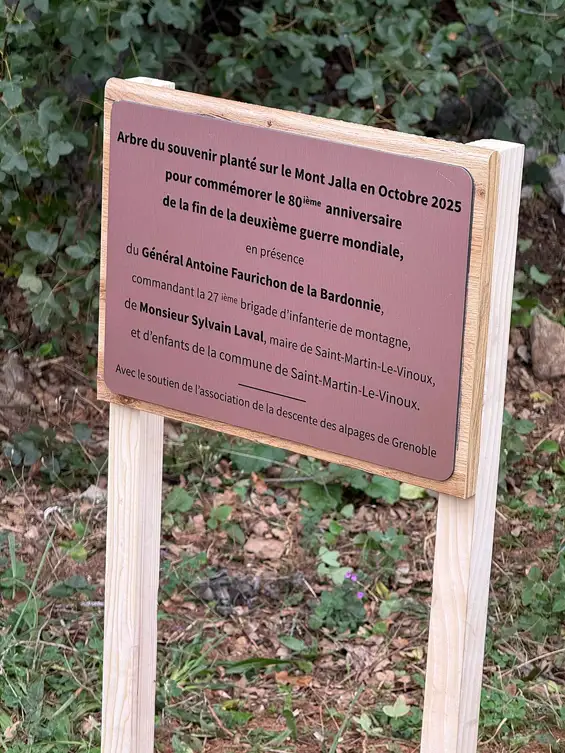 Un chêne pour la mémoire, un geste pour l’avenir à l'occasion du 80e anniversaire de la Libération.