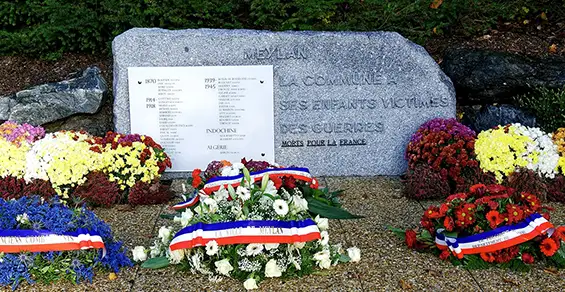 Monument aux Morts devant lla mairie de Meylan — Wikipedia, Jvillafruela