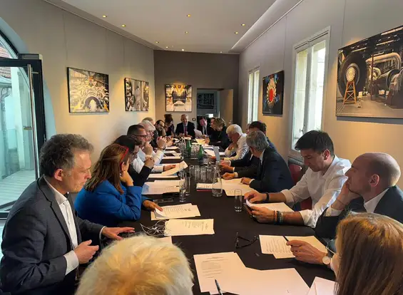 Les Membre de la commission d’investiture au côté d’Hervé Morin — " Les centristes / le Nouveau centre ", avec Sandrine CHAIX