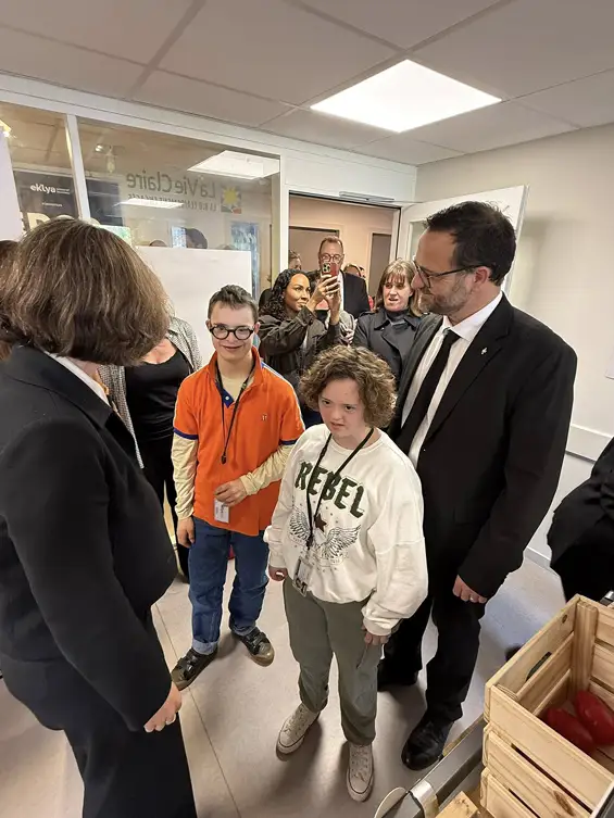 À EKLYA School of Business, à Écully, avec la ministre chargée du Handicap, Camille Galliard-Minier, pour valoriser une école de formation qui fait évoluer les pratiques et les regards sur le handicap.