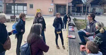 L’équipe se met en ordre de marche pour la distribution de notre programme. Avant d’aller sur le terrain, il faut préparer, répartir, organiser.