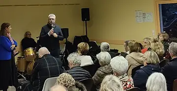 Le sénateur Michel Savin s’est exprimé pour apporter son soutien à Sandrine Chaix, lors de la cérémonie de vœux à Meylan. Photo Le DL DL — Candidate aux municipales, Sandrine Chaix a présenté ses vœux aux habitant