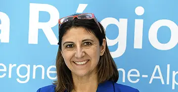 Les équipes de Sandrine Chaix ont déjà collé des affiches pour annoncer sa candidature et 8 000 tracts seront distribués aux Meylanais. Photos Le DL /Ève Moulinier et Mourad Allili - Municipales 2026 à Meylan : pourquoi Sandrine Chaix a déjà annoncé sa candidature