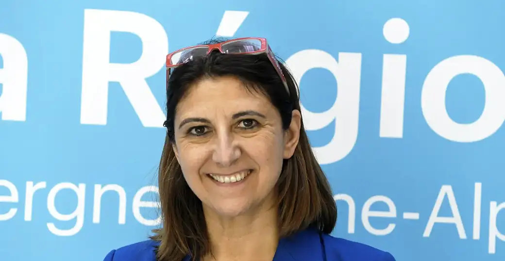 Les équipes de Sandrine Chaix ont déjà collé des affiches pour annoncer sa candidature et 8 000 tracts seront distribués aux Meylanais. Photos Le DL /Ève Moulinier et Mourad Allili - Municipales 2026 à Meylan : pourquoi Sandrine Chaix a déjà annoncé sa candidature