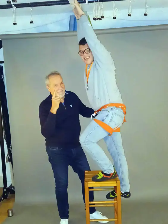 "Moi aussi j’veux jouer" est une exposition photo bouleversante qui met en lumière 15 sportifs en situation de handicap intellectuel. Un projet engagé de LudoDago pour sensibiliser, inclure et changer les regards grâce au sport adapté.