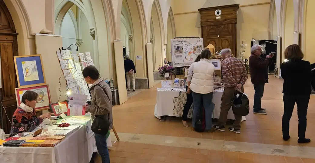 Ce week-end nous sommes allés au Clos des Capucins où se tenait l'exposition "Talents de femmes" pour découvrir les travaux de ces artistes et artisans. De belles créations en luminaires, bijoux, céramique et travail de plumes d'oiseaux, entre autres.