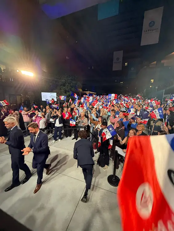 Fierté régionale : nos jeunes héros à l’honneur à travers les Bourses au Mérite — Quelle soirée ! Plus de 3 000 personnes réunies à l’Hôtel de Région de Lyon pour célébrer l’excellence et l’engagement de notre jeunesse à travers les Bourses au Mérite (BAM) et BAM+. En présence de Laurent Wauquiez et de Fabrice Pannekoucke, président de la Région, les lauréats et l’équipe régionale des WorldSkills ont été chaleureusement félicités pour leurs performances exceptionnelles.
