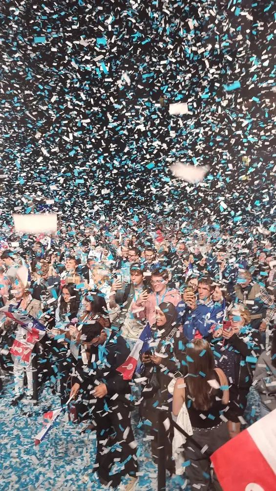 Fierté régionale : nos jeunes héros à l’honneur à travers les Bourses au Mérite — Quelle soirée ! Plus de 3 000 personnes réunies à l’Hôtel de Région de Lyon pour célébrer l’excellence et l’engagement de notre jeunesse à travers les Bourses au Mérite (BAM) et BAM+. En présence de Laurent Wauquiez et de Fabrice Pannekoucke, président de la Région, les lauréats et l’équipe régionale des WorldSkills ont été chaleureusement félicités pour leurs performances exceptionnelles.