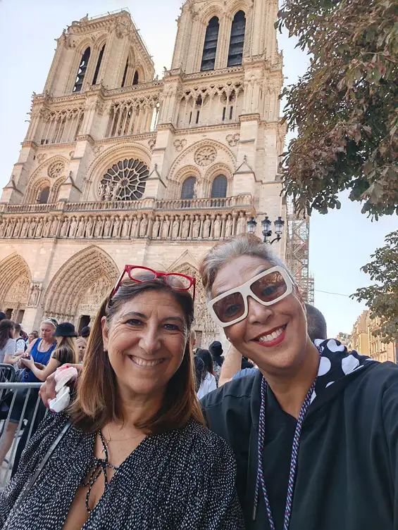 Deux instants suspendus : la flamme des Jeux et la lumière de Notre-Dame