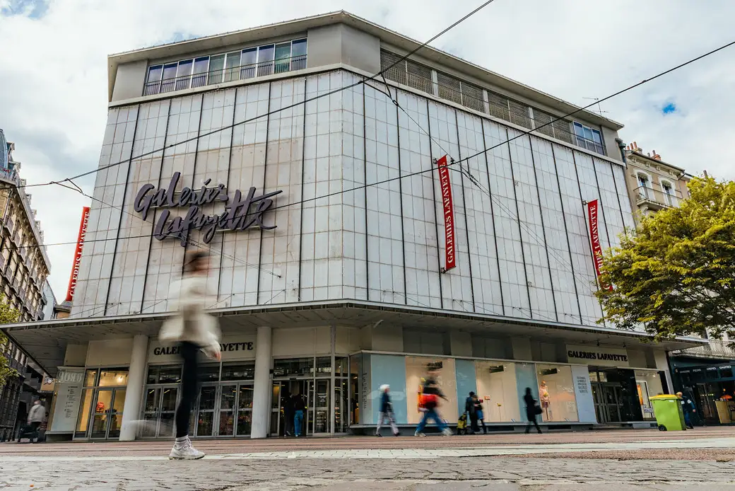Les Galeries Lafayette de Grenoble accueilleront bientôt un stand de la marque Shein, spécialisée dans la mode à bas prix. Photo archives Le DL/Jean-Baptiste Bornier