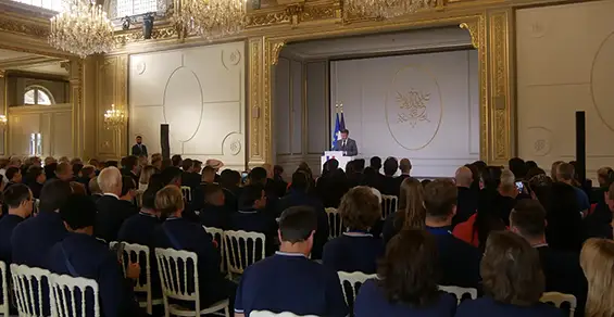 Le discours présidentiel face à un parterre de sportifs de haut niveau a mis en lumière l’engagement de l’État en faveur du sport, l’inclusion et le soutien aux athlètes de toutes disciplines, notamment ceux en situation de handicap.