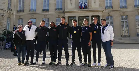 Photo souvenir sur le perron de l’Élysée, juste avant le discours présidentiel.
