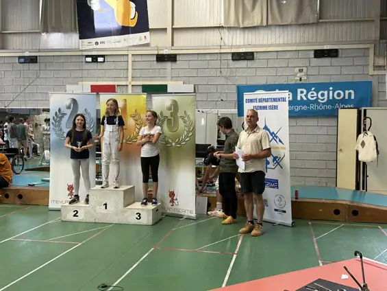 Handi-valides à l’unisson : l’esprit sportif brille à Meylan Escrime