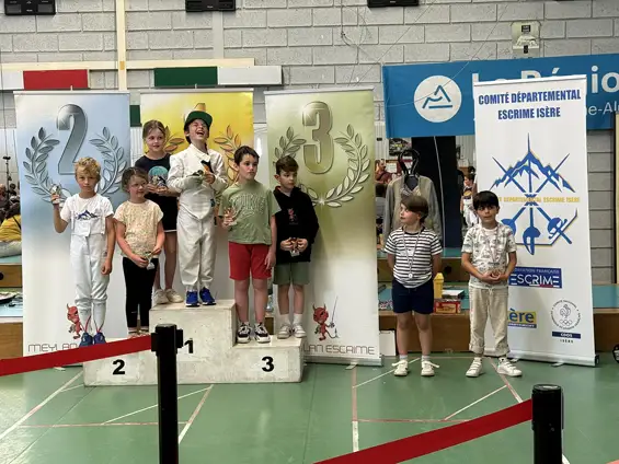Handi-valides à l’unisson : l’esprit sportif brille à Meylan Escrime