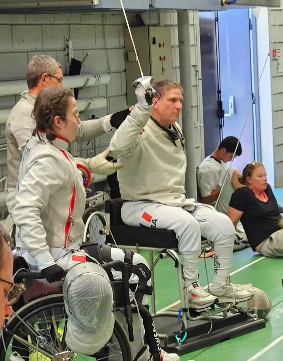Handi-valides à l’unisson : l’esprit sportif brille à Meylan Escrime