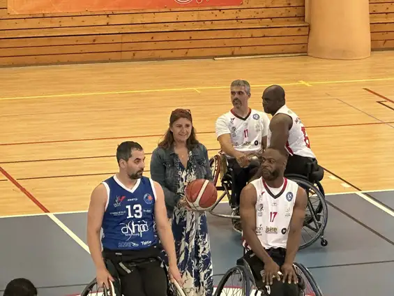 Handibasket : en finale aller, le MGH s’incline mais garde espoir - Sandrine Chaix donne le coup d'envoi à Meylan