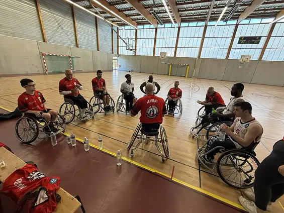 Superbe match de Meylan Grenoble Handibasket face à Lyon au gymnase du château à Domene.