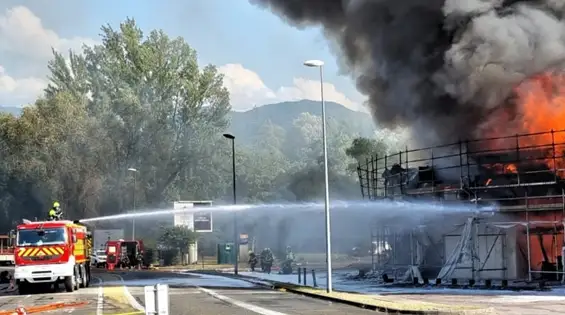 Incendie de la Rotonde à l'entrée de Meylan