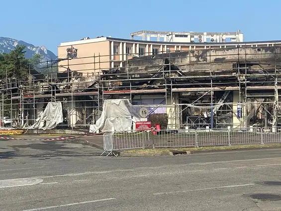 Incendie de la Rotonde à l'entrée de Meylan