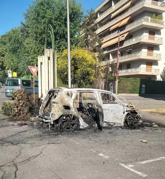 Insécurité à Meylan : quand la réalité dépasse le « sentiment » — voiture bruléé à Meylan
