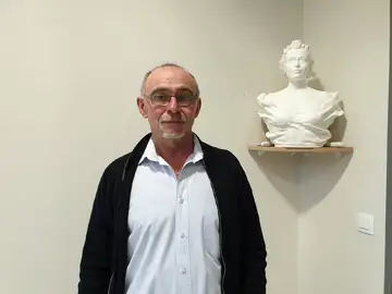 L’agression survenue à Villeneuve-de-Marc, visant Gilles Dussault, maire de la commune, et son fils, nous rappelle tragiquement que la violence n’épargne plus personne, de tels actes doivent être condamnés sans réserve.