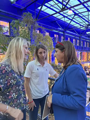 Sandrine Chaix en compagnie de Marie Barsacq, ministre des Sports, de la Jeunesse et de la Vie associative, Marie-Amélie Le Fur, présidente du Comité paralympique et sportif français. 2024 ne doit pas rester une parenthèse dans l’histoire du sport. Prolonger son héritage, c’est entretenir la flamme d’un sport ouvert.