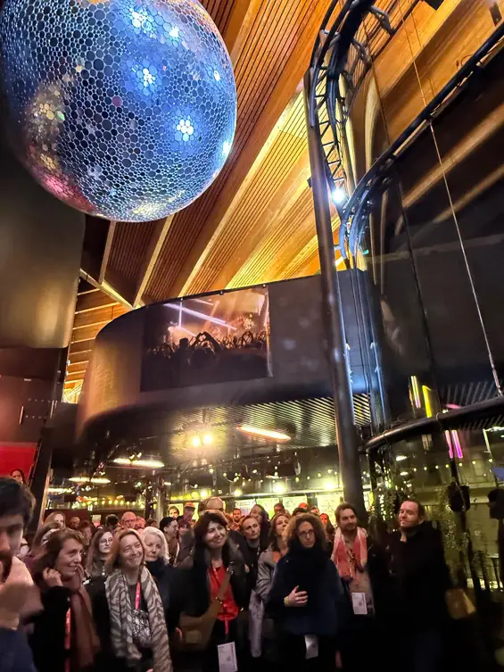 Un temps de rencontre avec Grand Bureau, réseau qui fédère plus de 160 structures professionnelles des musiques actuelles. Co-présidé par Céline Coutable (SMAC La Cordo, Romans-sur-Isère) et Cyril Balthazard (label Le Cri du Charbon, Saint-Étienne), le réseau est dirigé par Florian Auvinet.