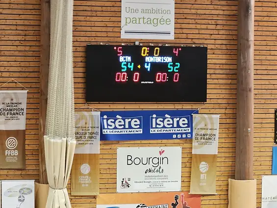 Retour sur la victoire sur le fil du Meylan Grenoble Handibasket face à Meaux 2, ce samedi après-midi au gymnase du Charlaix. Un match intense jusqu’à la dernière minute !