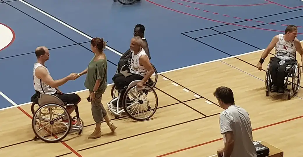 Meylan Grenoble Handibasket, match d'entraînement en prsence de Sandrine Chaix Vice présidente du conseil régional, déléguée au handicap, à l'action sociale.
