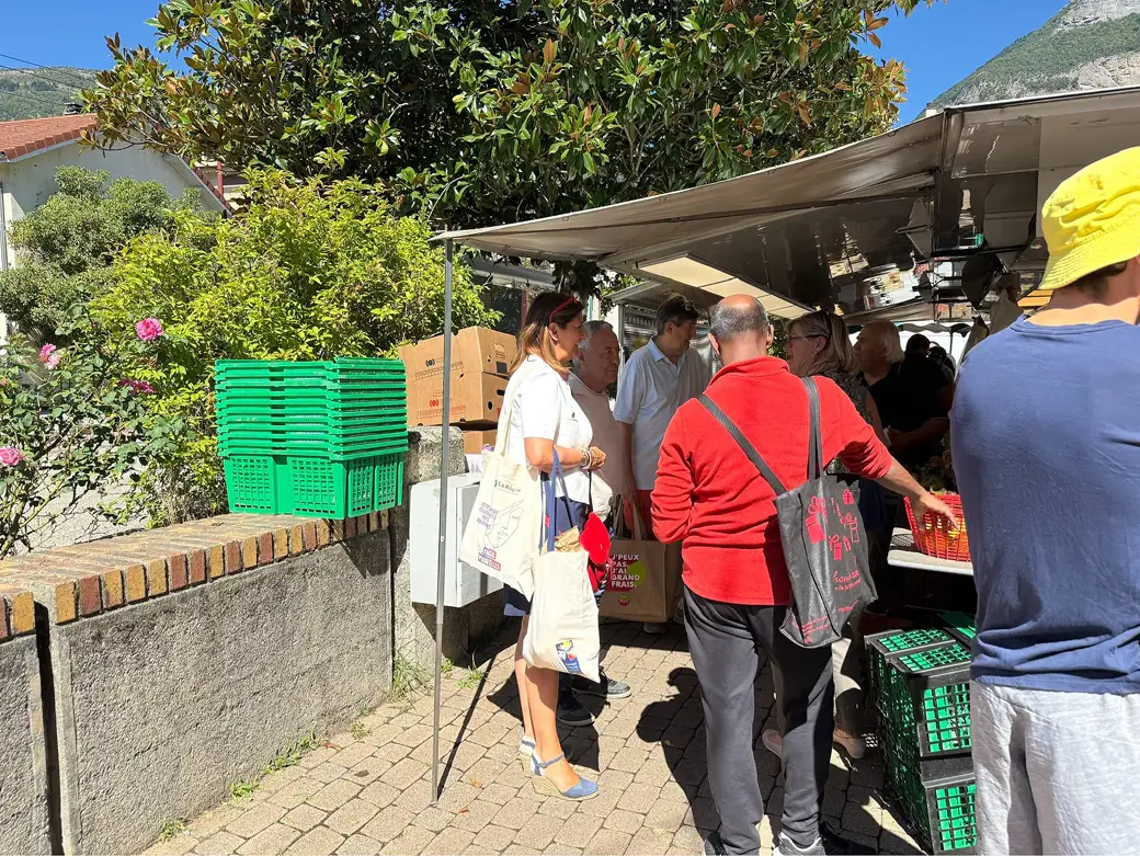 Marché de la Louisiane - Encore un air d’été ce matin sur le marché des Ayguinards, place de la Louisiane à Meylan !