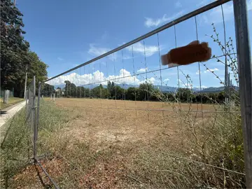 Un terrain de foot laissé à l’abandon malgré l’afflux de licenciés