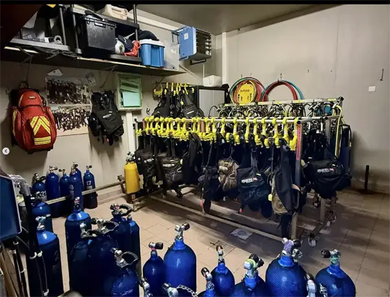 Ce matériel de plongée trouvera désormais sa place dans la camionnette du club à la prochaine sortie.