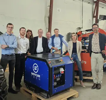 À Goncelin, la société Novum Tech se positionne comme un acteur clé de cette révolution. Spécialisée dans les packs batteries Li-ion et les kits électriques clés en main, elle apporte aux professionnels une réponse concrète aux défis de demain : électrifier les engins agricoles, logistiques ou industriels, proposer des solutions d’énergie mobile pour les événements, tout en intégrant dès la conception un haut niveau de recyclabilité.