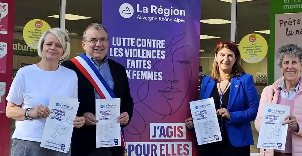 3919 et 114 : des sacs solidaires diffusés dans les pharmacies de petites communes