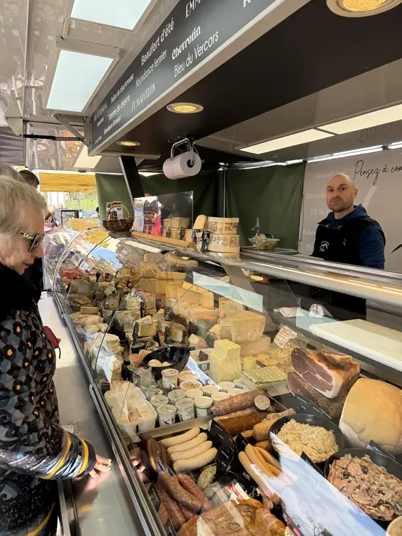 Marché des Aiguinards, aux côtés de Gilles Rosalia et Geneviève Désiron ce 30 mars 2025