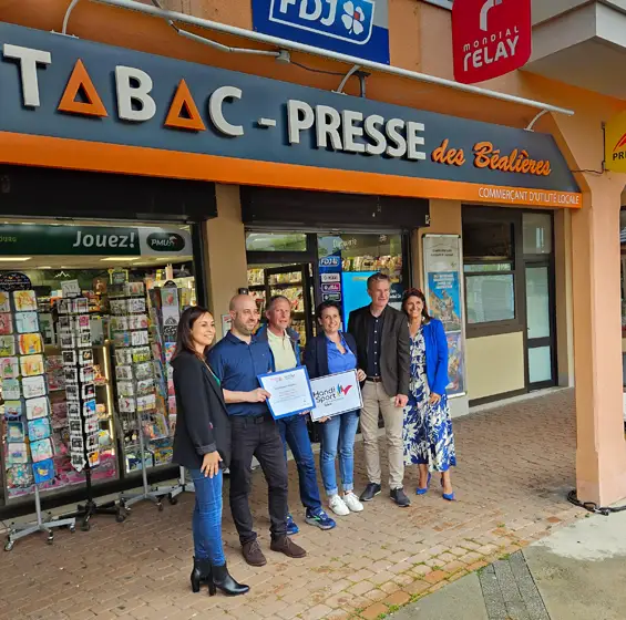 Remise de prix au tabac des béalières par la fondation d'entreprise fdj