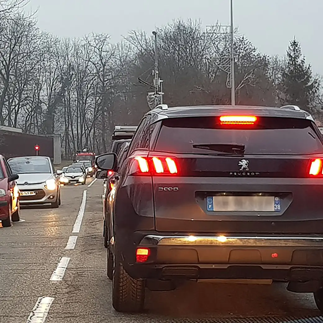 Problѐme de circulation locale et de transit sur Meylan : Avenue du Taillefer