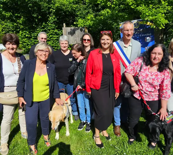 Remise d’un chien guide à Meylan : Uno, un nouveau compagnon pour une vie plus libre